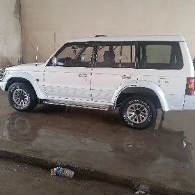 Mitsubishi Pajero 1992