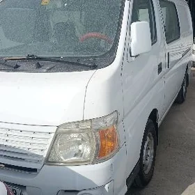 Nissan Urvan 2011