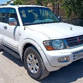 Mitsubishi Montero 2001