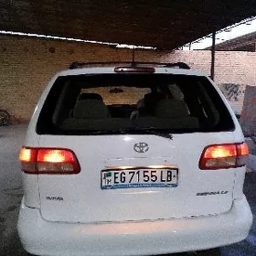 Toyota Sienna 2001