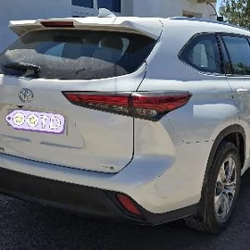 Toyota Highlander 2021