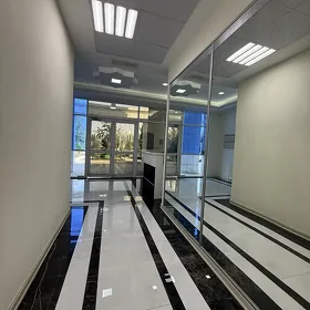Sowetskaya 3 kom 11etaj 130m²