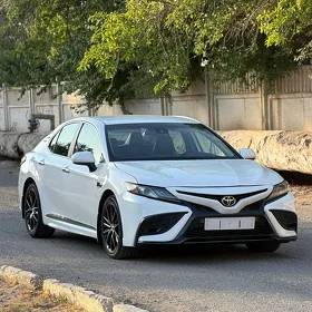 Toyota Camry 2021