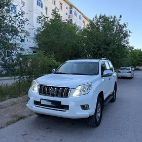 Toyota Land Cruiser Prado 2011