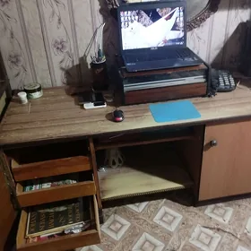 письменный стол