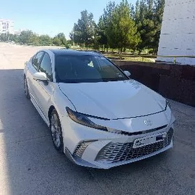 Toyota Camry 2025