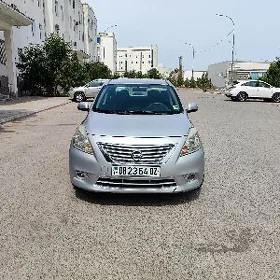 Nissan Versa 2011