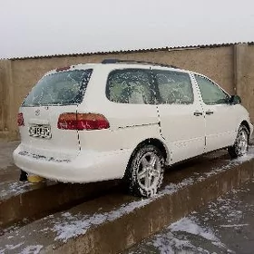 Toyota Sienna 1999