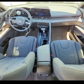 Hyundai Elantra 2024