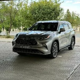Toyota Highlander 2021