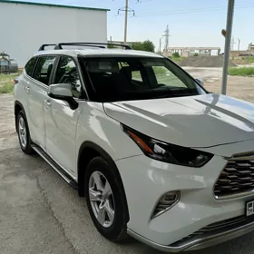 Toyota Highlander Hybrid 2023