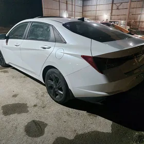 Hyundai Elantra 2022