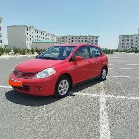 Nissan Versa 2011