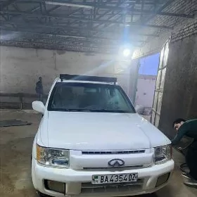 Infiniti QX4 2001