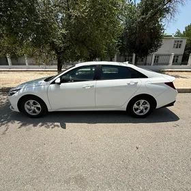 Hyundai Elantra 2022