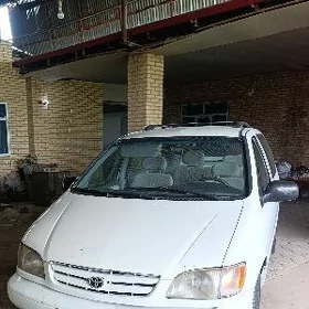 Toyota Sienna 2000