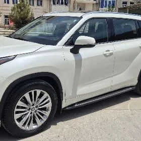 Toyota Highlander 2021