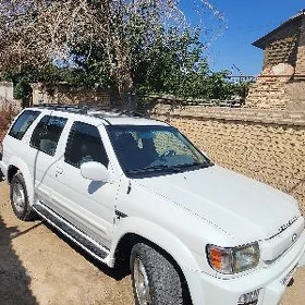 Infiniti QX4 1999