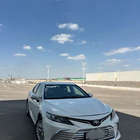 Toyota Camry 2019