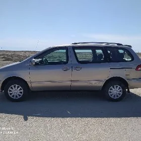 Toyota Sienna 2001