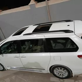 Toyota Sienna 2011