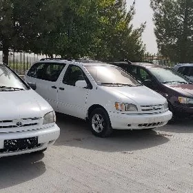 Toyota Sienna 1999