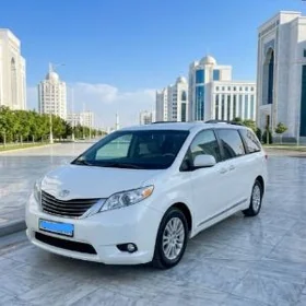 Toyota Sienna 2010