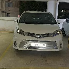 Toyota Sienna 2016