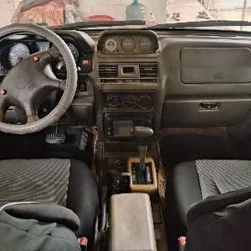 Mitsubishi Montero 2000