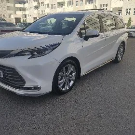 Toyota Sienna 2024