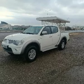 Mitsubishi L200 2011