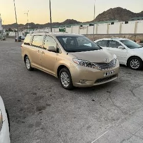 Toyota Sienna 2010