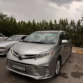 Toyota Sienna 2019