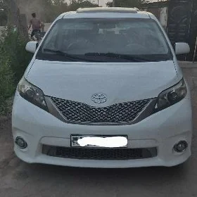 Toyota Sienna 2011
