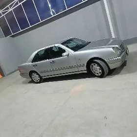 Mercedes-Benz E320 1996