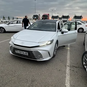 Toyota Camry Hybrid 2025