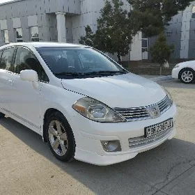 Nissan Versa 2012