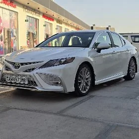 Toyota Camry 2021