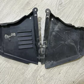 E60 BMW PADKRYLNIK