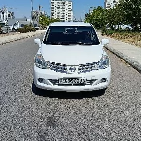 Nissan Tiida 2010