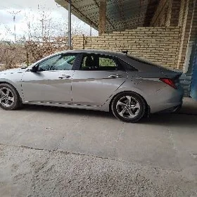 Hyundai Elantra 2022