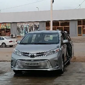 Toyota Sienna 2019