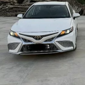 Toyota Camry 2021