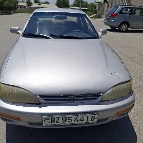 Toyota Camry 1990