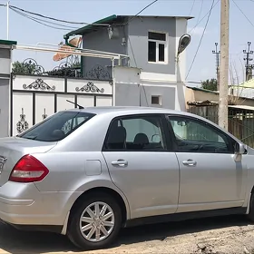 Nissan Versa 2010