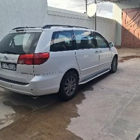 Toyota Sienna 2004