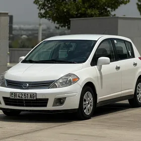 Nissan Versa 2012