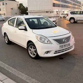Nissan Versa 2012