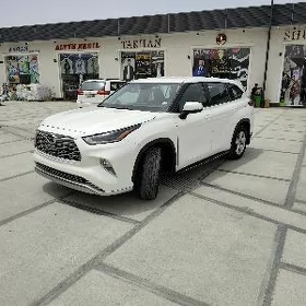 Toyota Highlander 2021