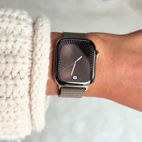 Apple Watch 11 Stainless Gold